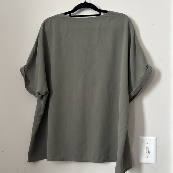 Slouchy Forest Green V Neck Blouse Size 0X - Picture 2 of 2
